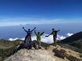 Gunung Lawu di Jawa Tengah Indonesia