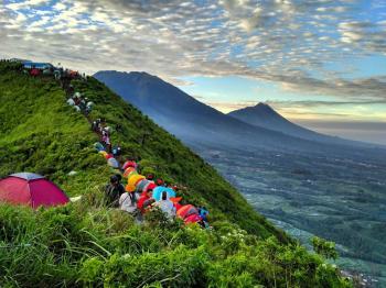 Pemandangan Yang Sangat Indah dari Puncak Gunung Andong Magelang